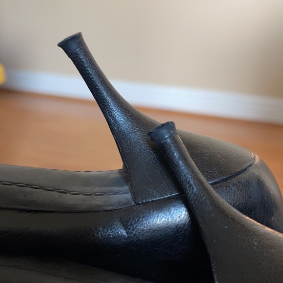 Coach black pointy toe heels. - Picture 7 of 12